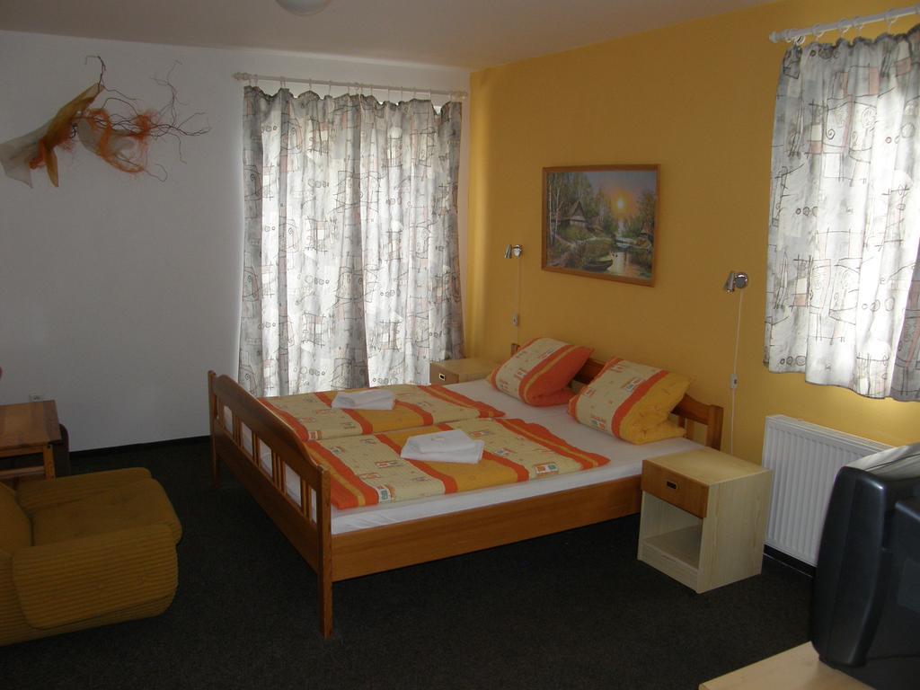 Hotel Filip Ceske Budejovice Room photo