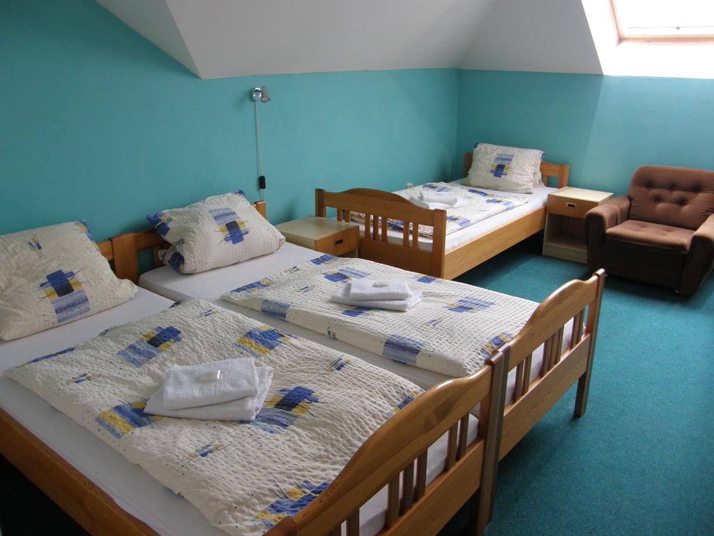 Hotel Filip Ceske Budejovice Room photo
