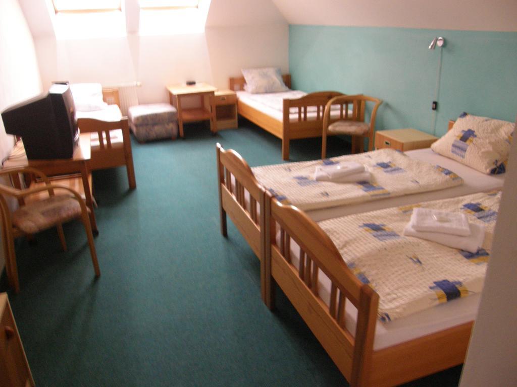Hotel Filip Ceske Budejovice Room photo