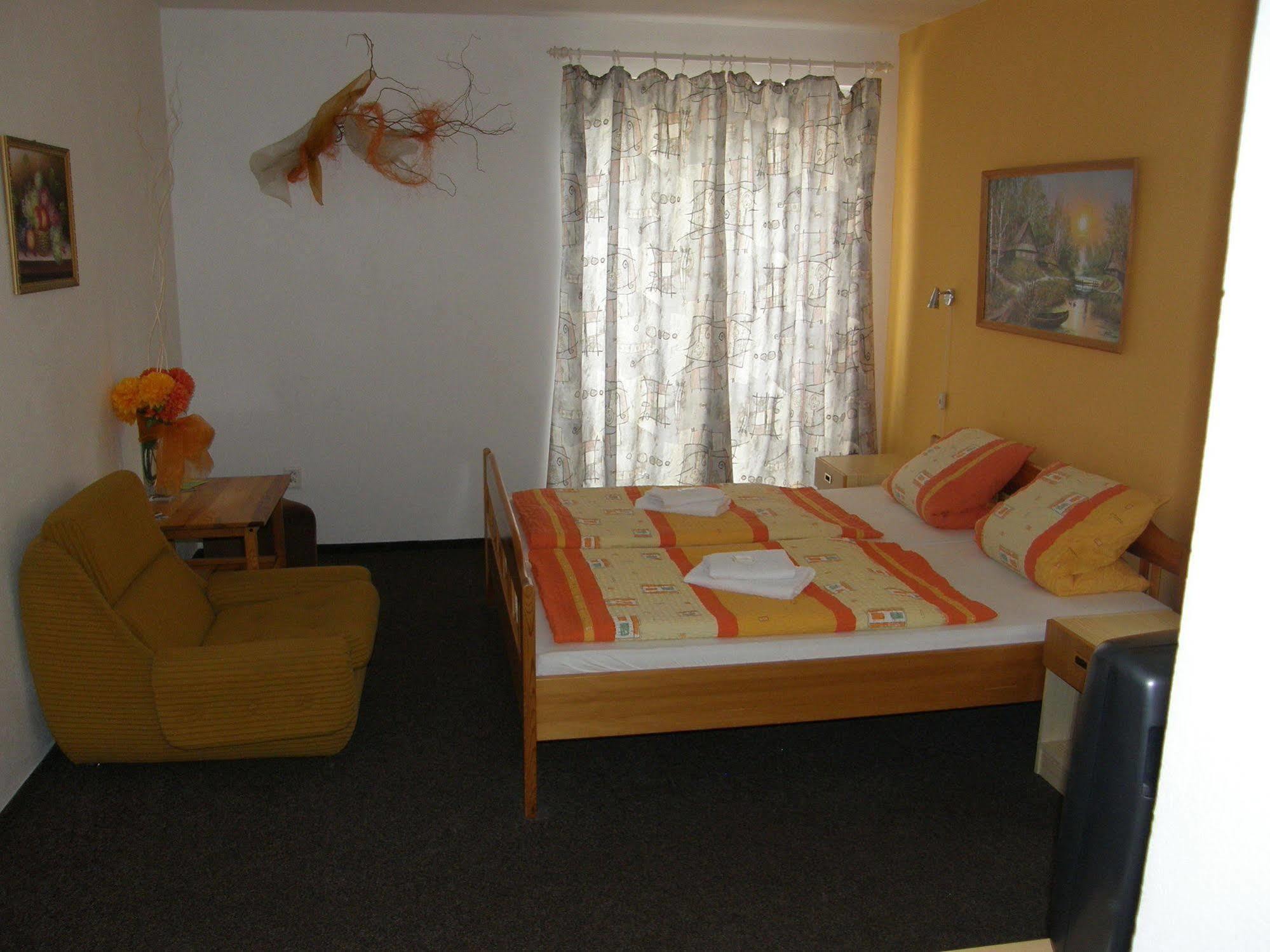 Hotel Filip Ceske Budejovice Exterior photo